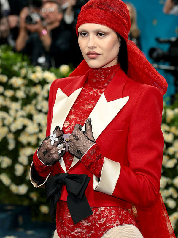 Amelia Gray Met Gala 2026 Red Tuxedo Jacket