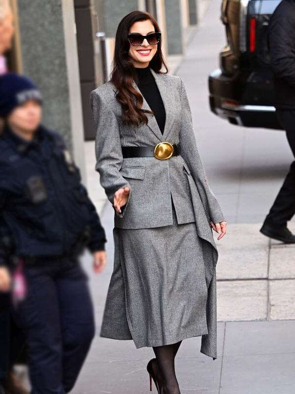 Anne Hathaway The Devil Wears Prada 2 Grey Suit Blazer