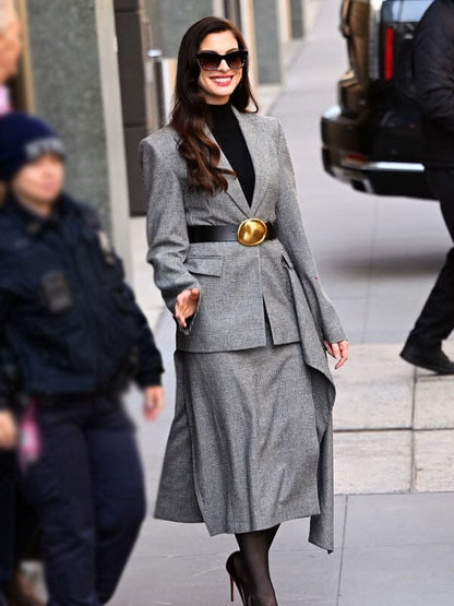 Anne Hathaway The Devil Wears Prada 2 Grey Suit Blazer