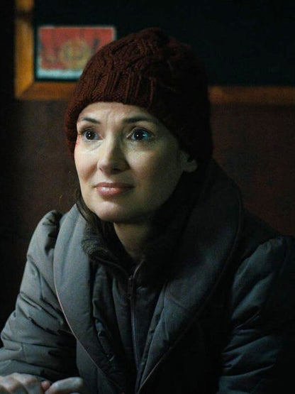 Joyce Byers Stranger things Season 04 Grey Puffer Coat